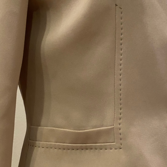 Tahari Womens Tan Blazer w Silver Buttons & Brown Contrast Stitching / Size 6 - Picture 4 of 15